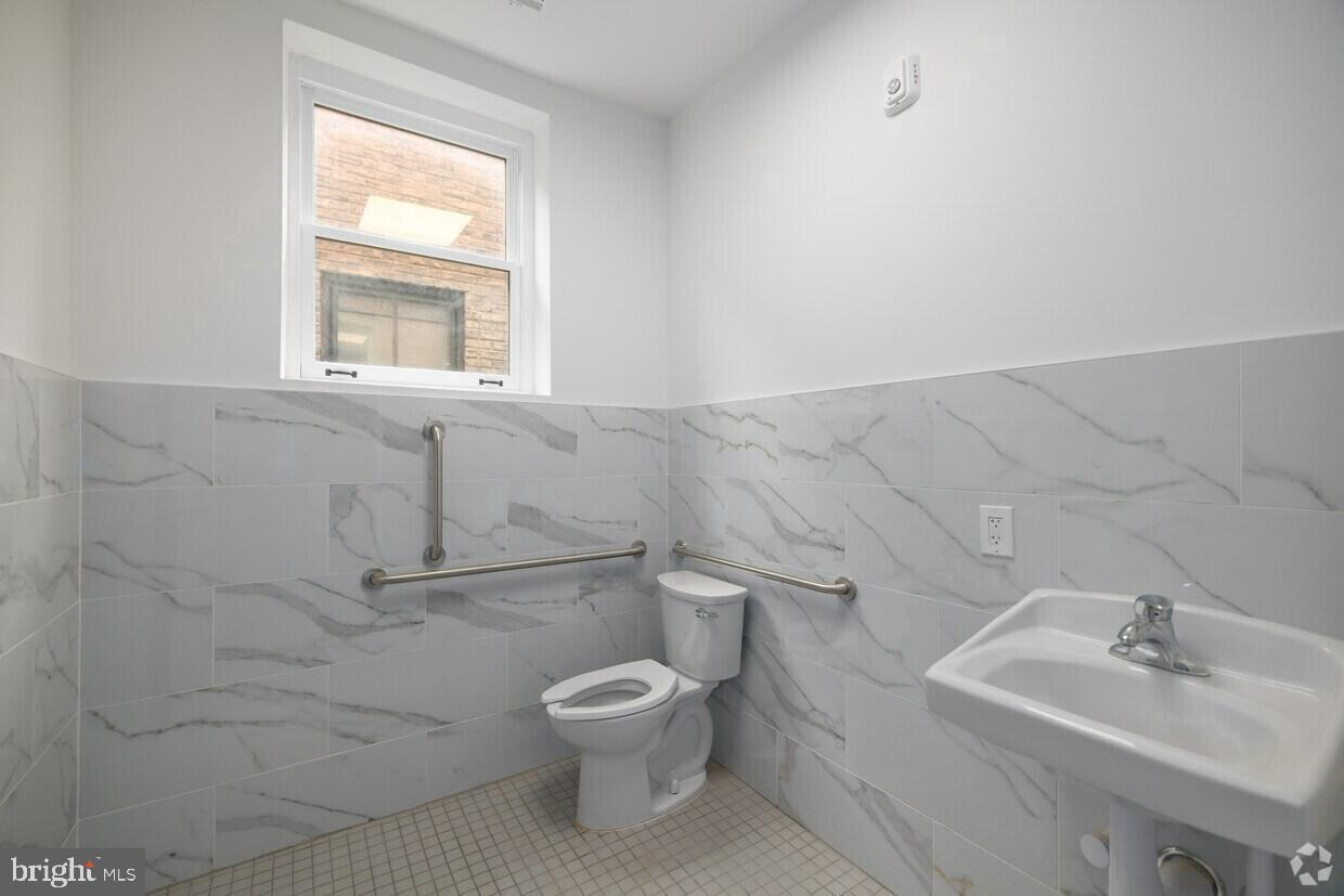219 E Hanover #202 Property Photo 13