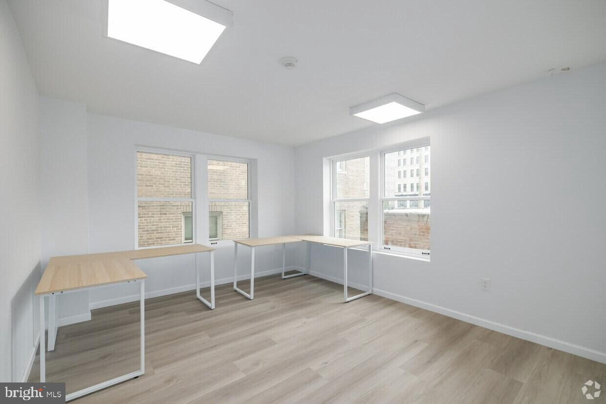 219 E Hanover #202 Property Photo 14