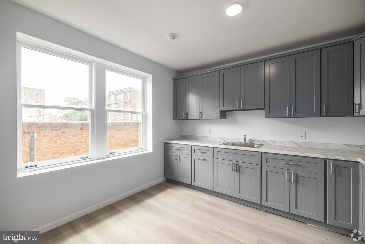 219 E Hanover #202 Property Photo 16