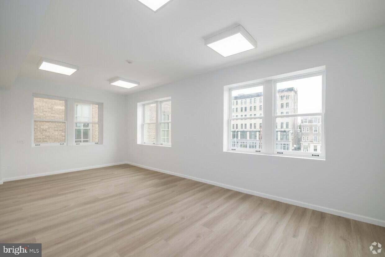 219 E Hanover #202 Property Photo 18