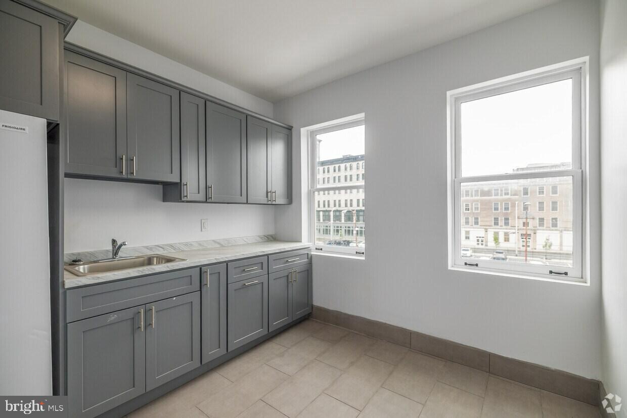 219 E Hanover #202 Property Photo 20