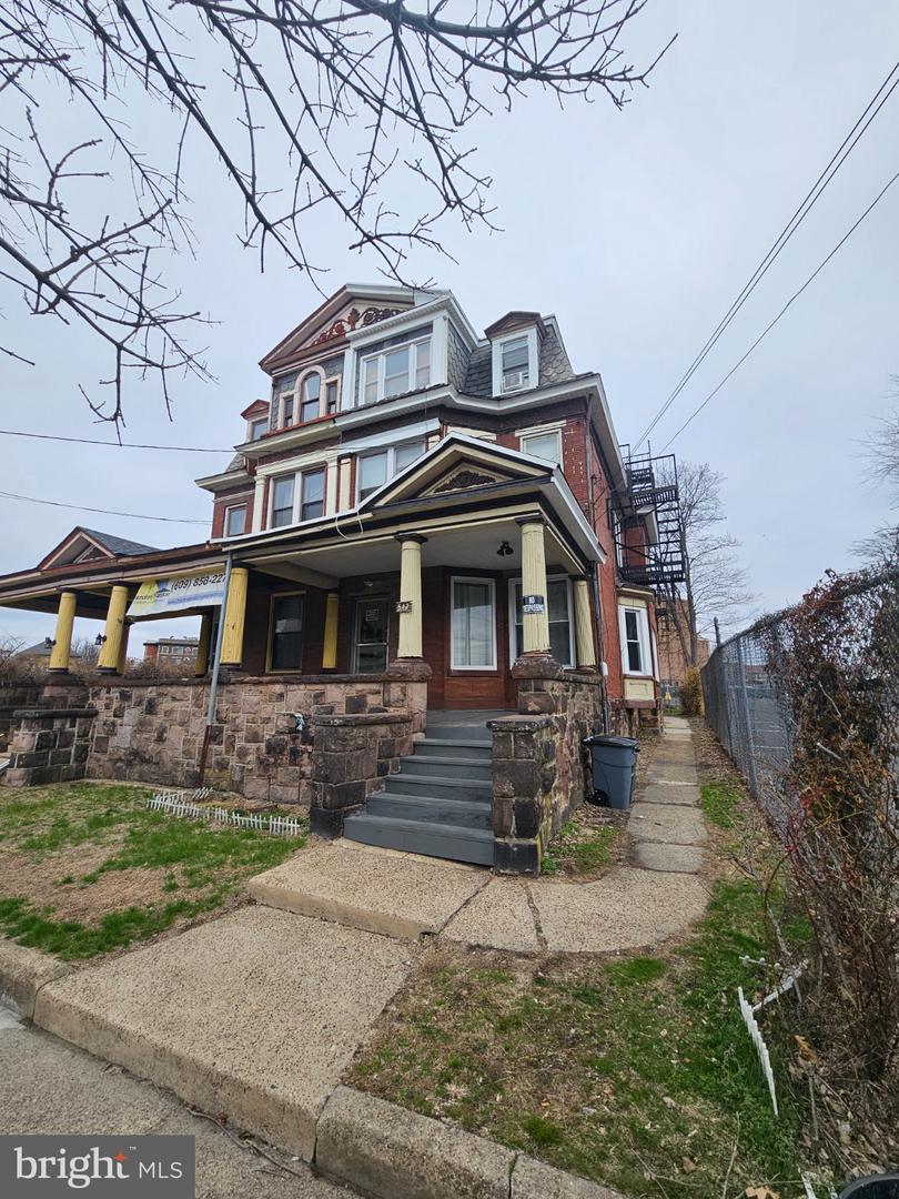 542 E STATE ST Property Photo 1