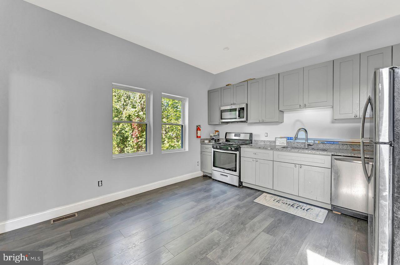 609 Brunswick Ave Property Photo 11