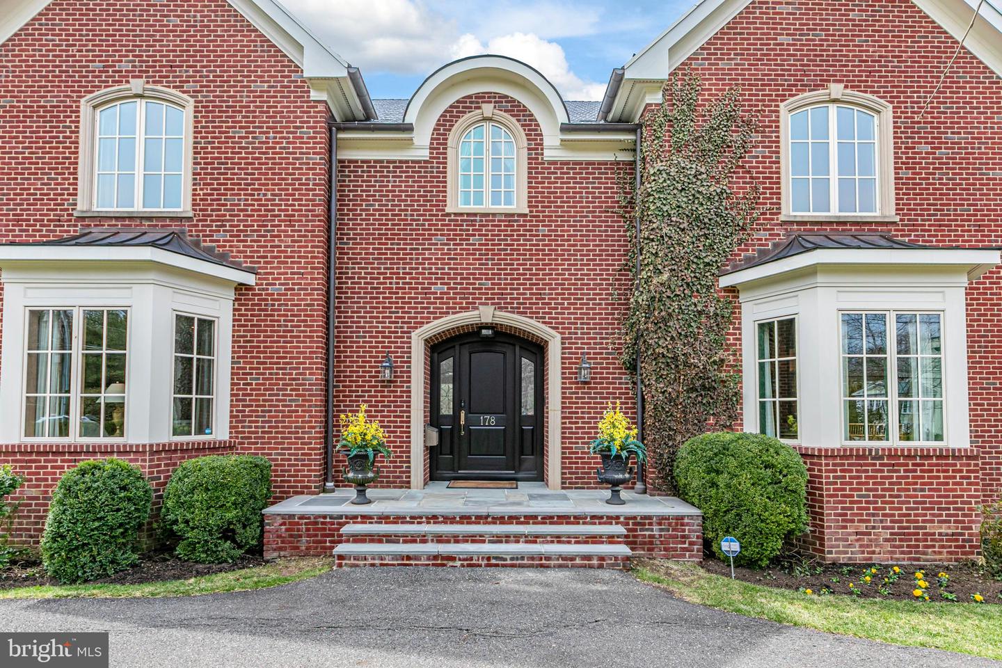 178 Library Pl Property Photo 4