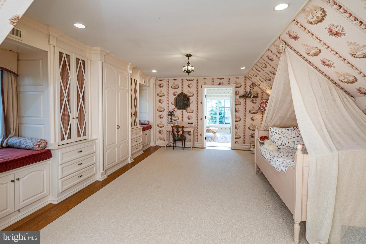 178 Library Pl Property Photo 25