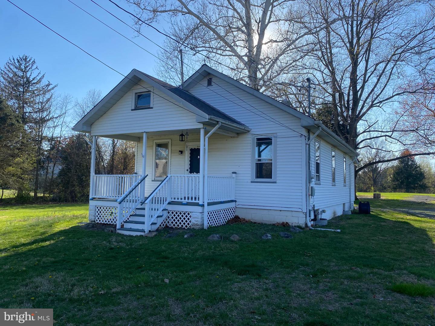 4371 Crosswicks Hamilton Square Rd Property Photo 2