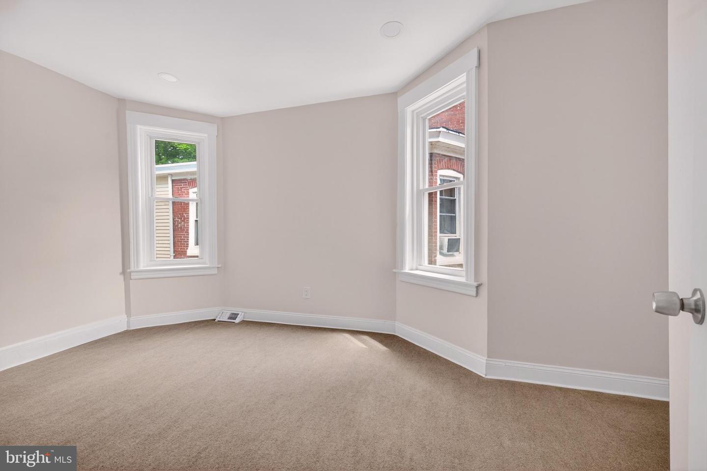 221 Highland Ave Property Photo 19