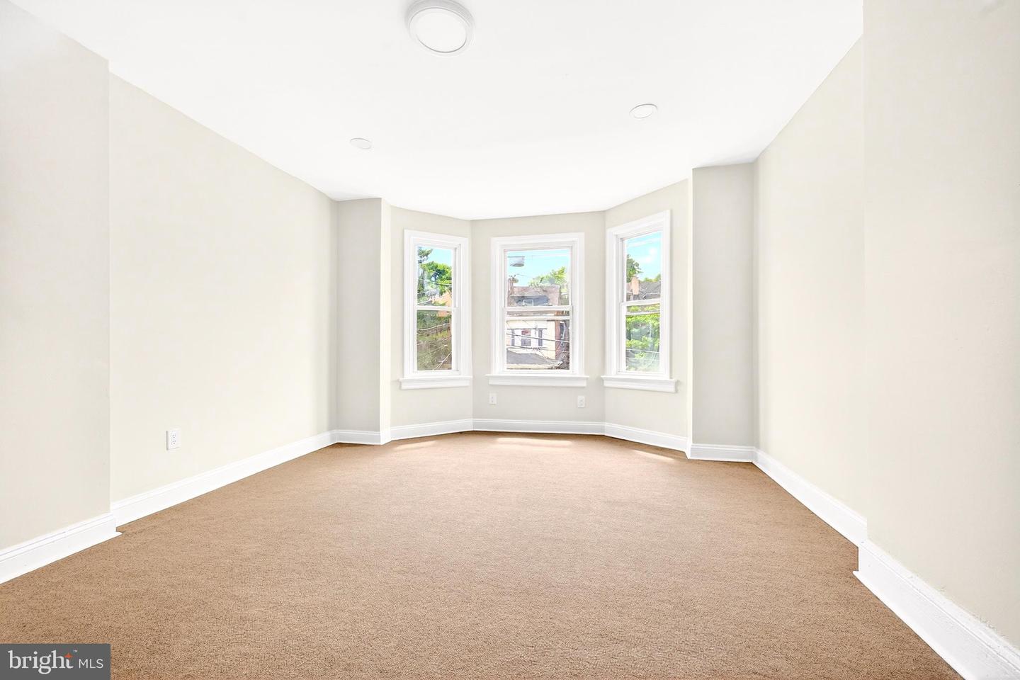 221 Highland Ave Property Photo 24