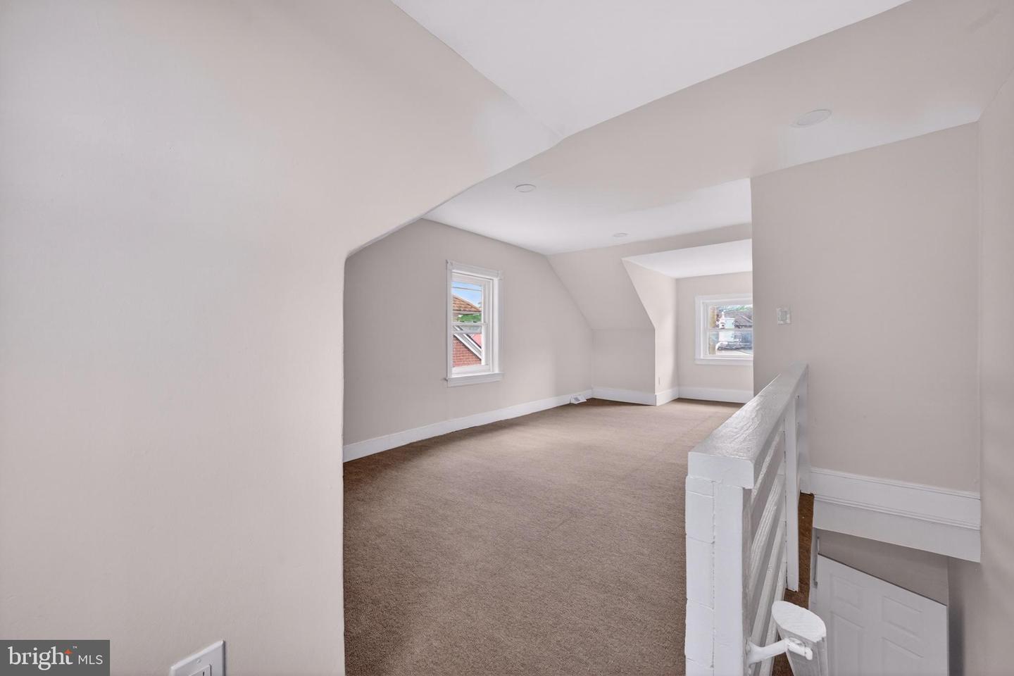 221 Highland Ave Property Photo 25