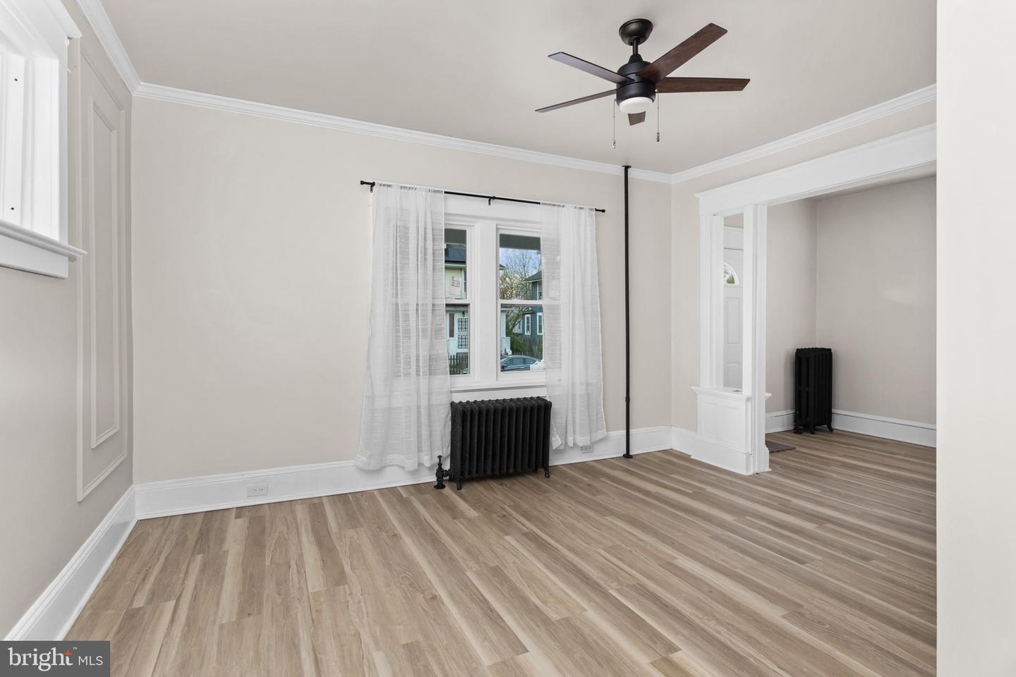 306 Berwyn Ave Property Photo 8