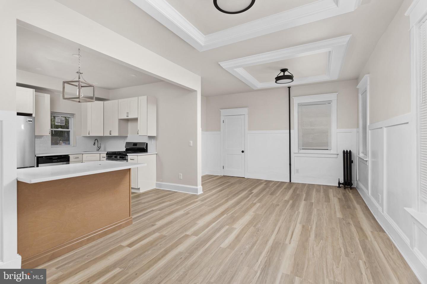 306 Berwyn Ave Property Photo 11