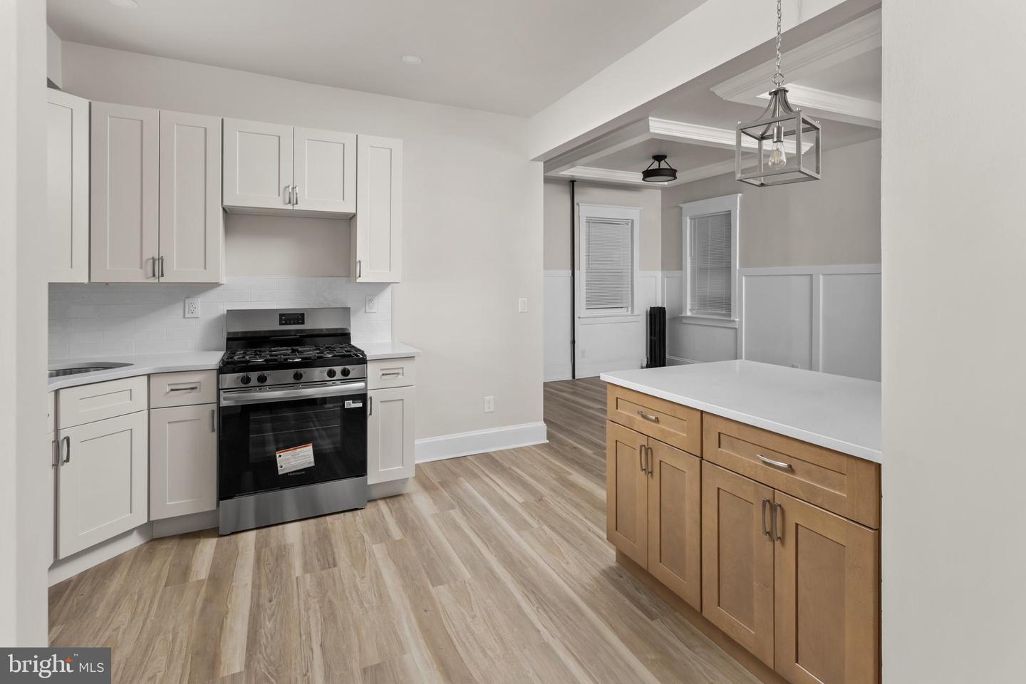 306 Berwyn Ave Property Photo 13