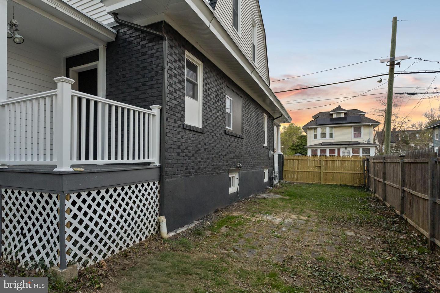 306 Berwyn Ave Property Photo 31
