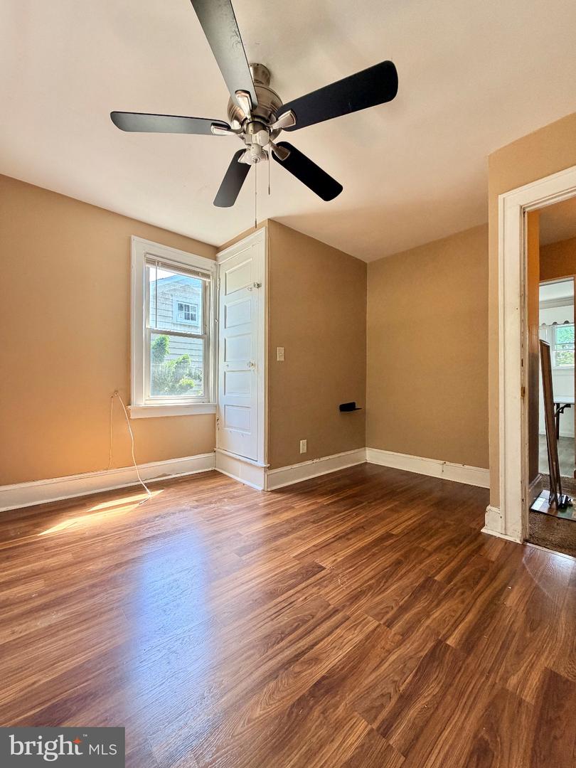 23 Carlton Ave Property Photo 3