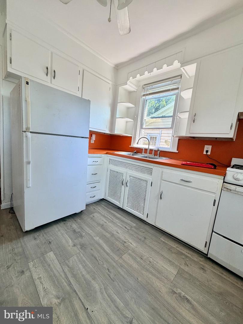 23 Carlton Ave Property Photo 4
