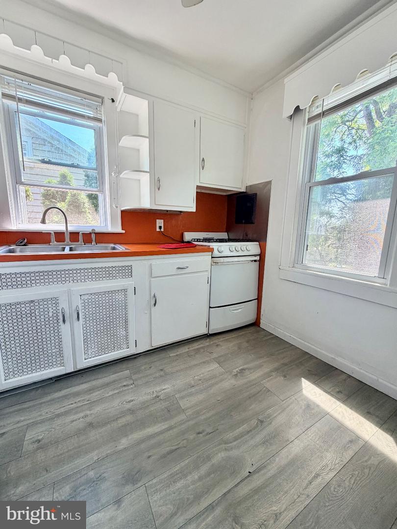 23 Carlton Ave Property Photo 5