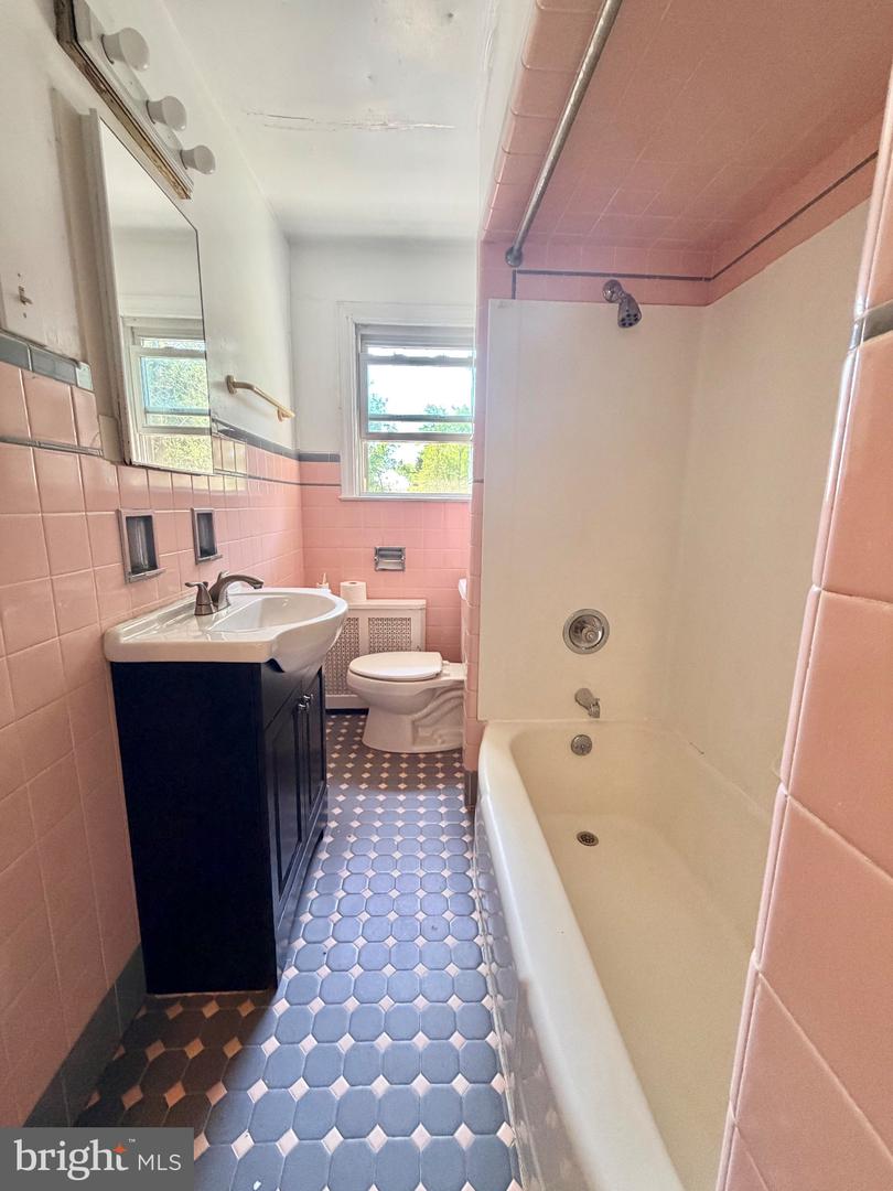 23 Carlton Ave Property Photo 6