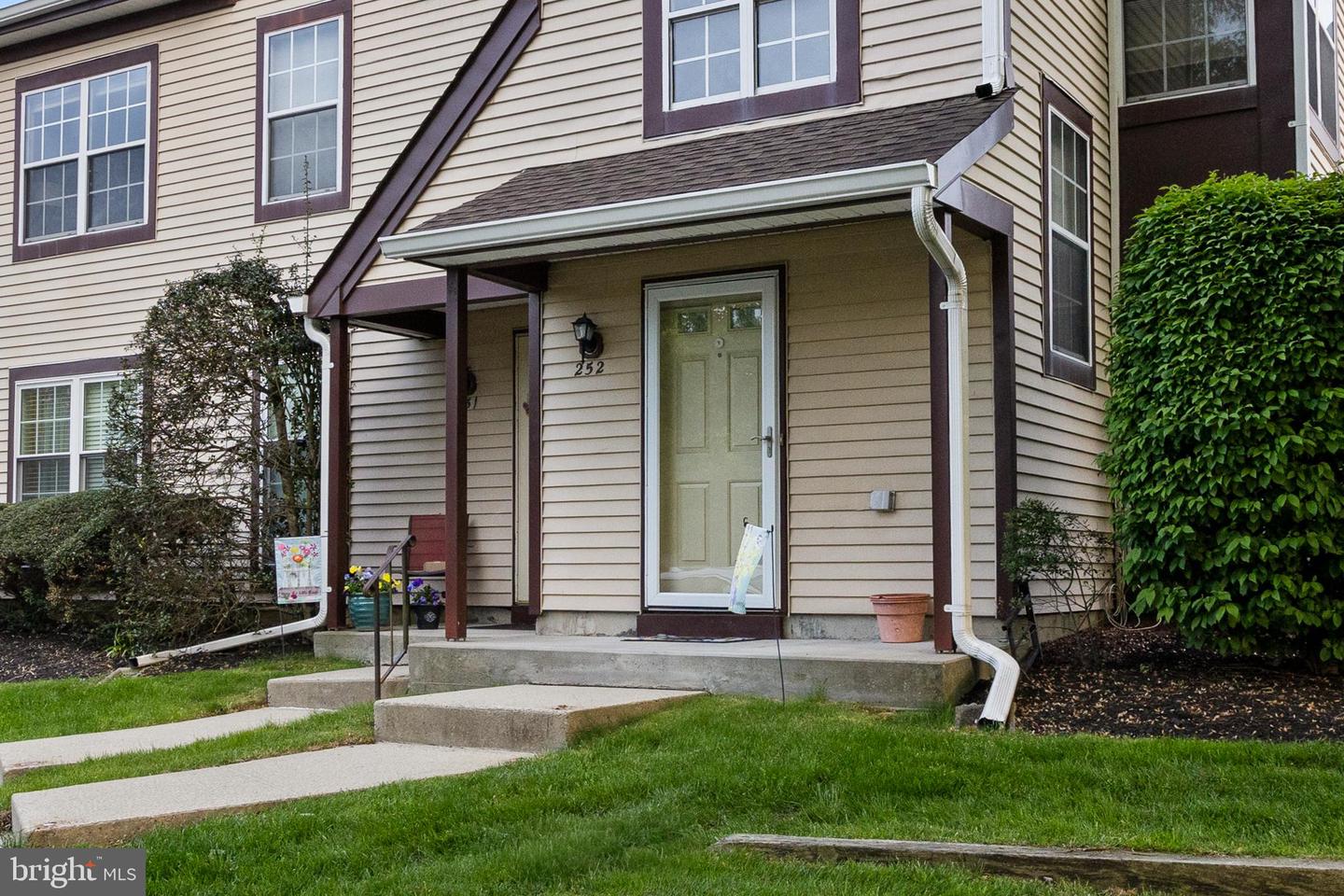 252 Andover Pl Property Photo 1