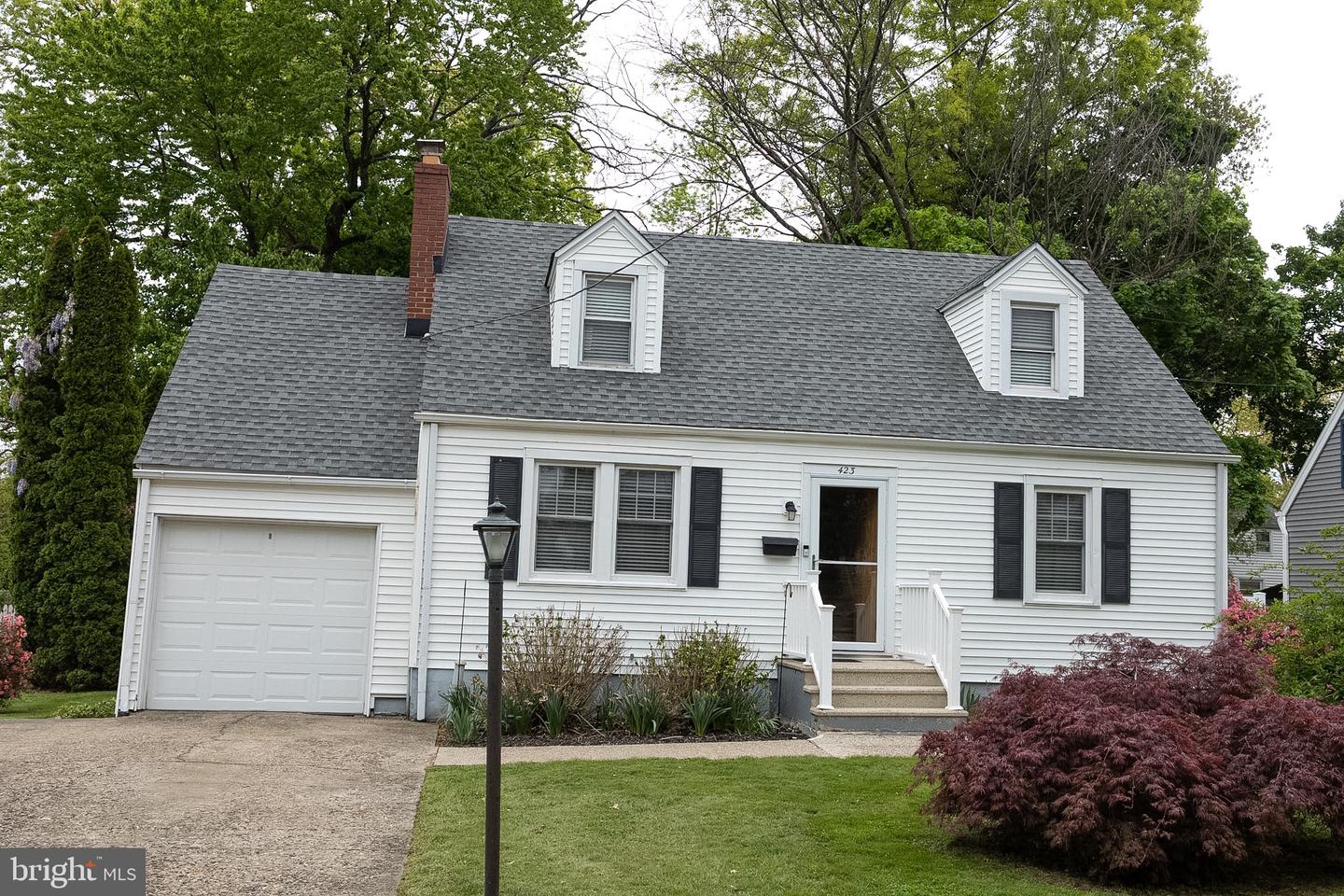 423 Sutherland Rd Property Photo 1