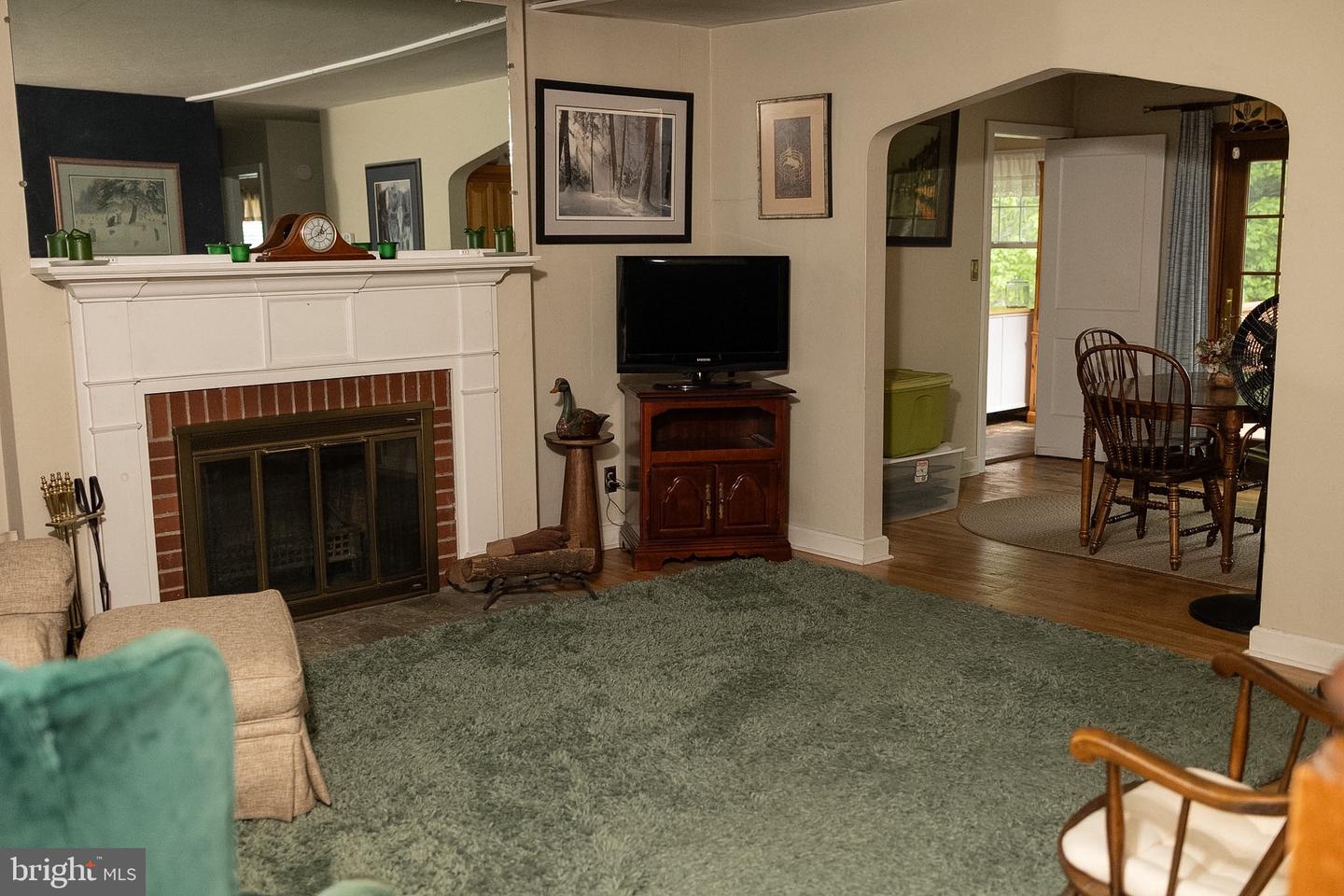 423 Sutherland Rd Property Photo 4