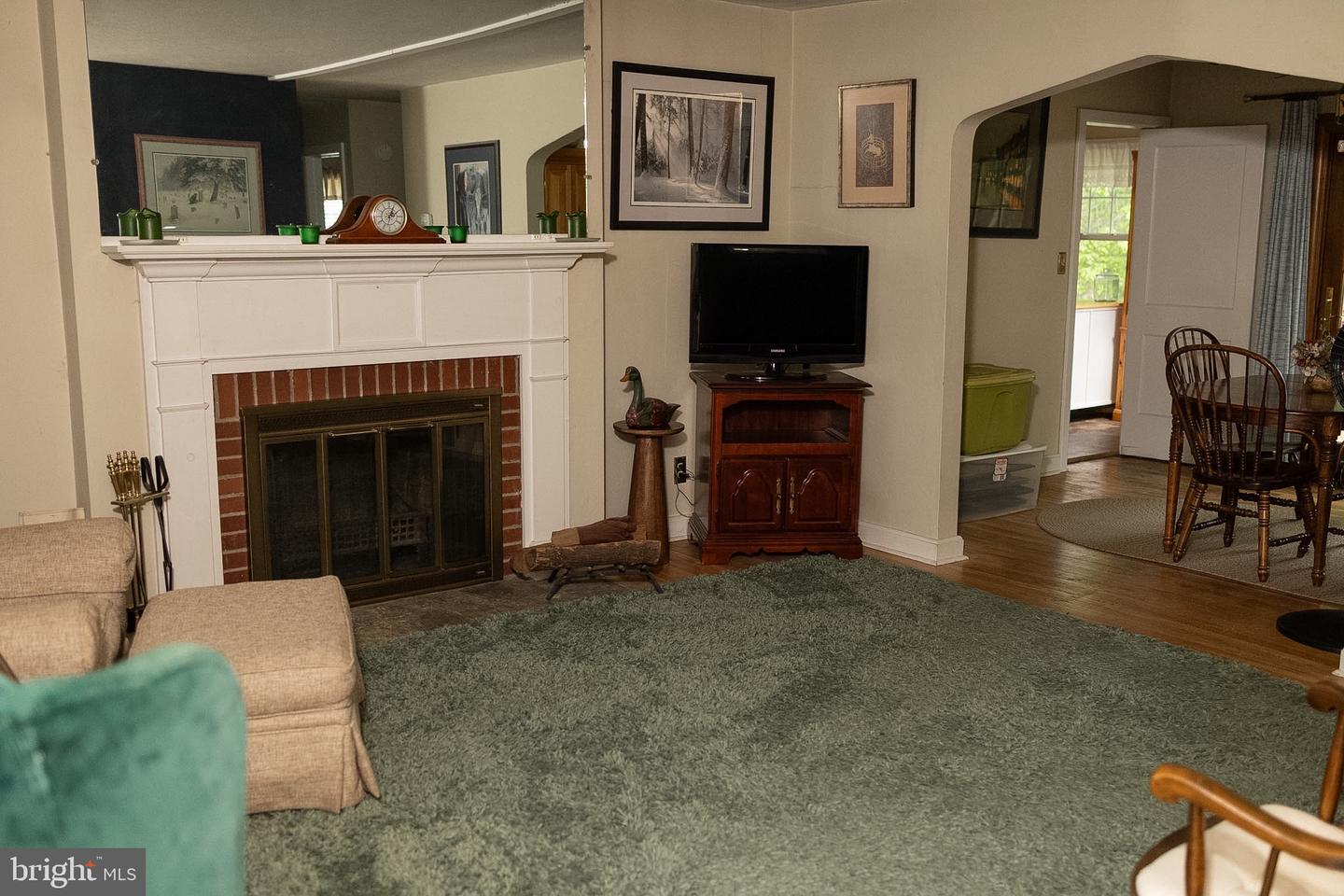 423 Sutherland Rd Property Photo 6