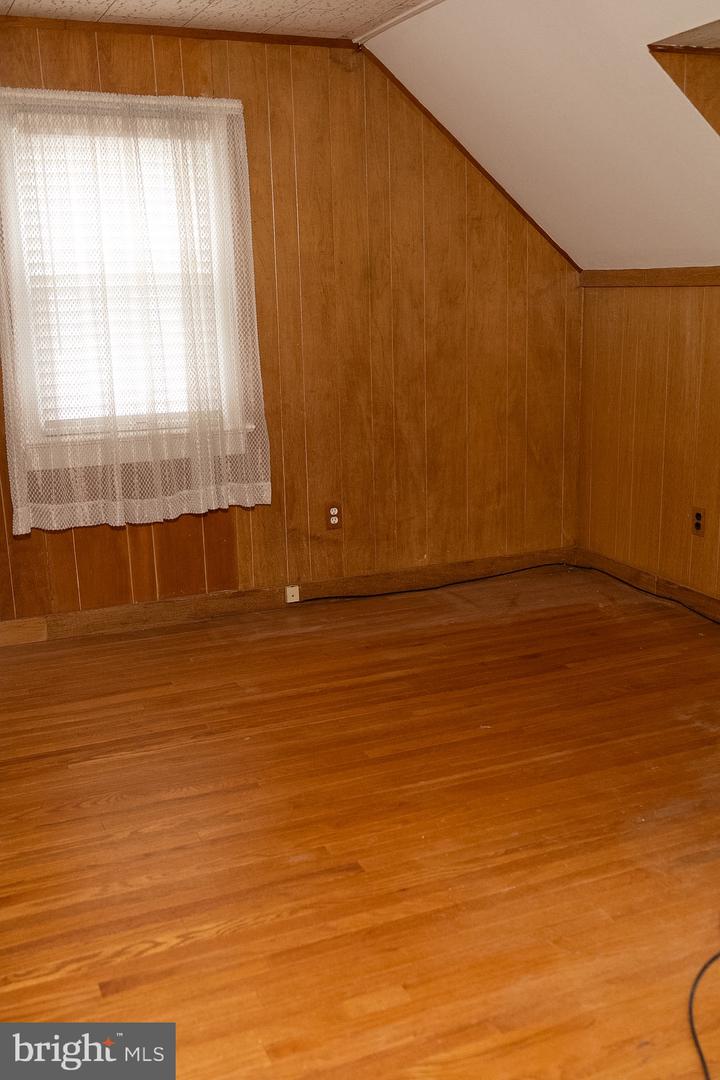 423 Sutherland Rd Property Photo 14