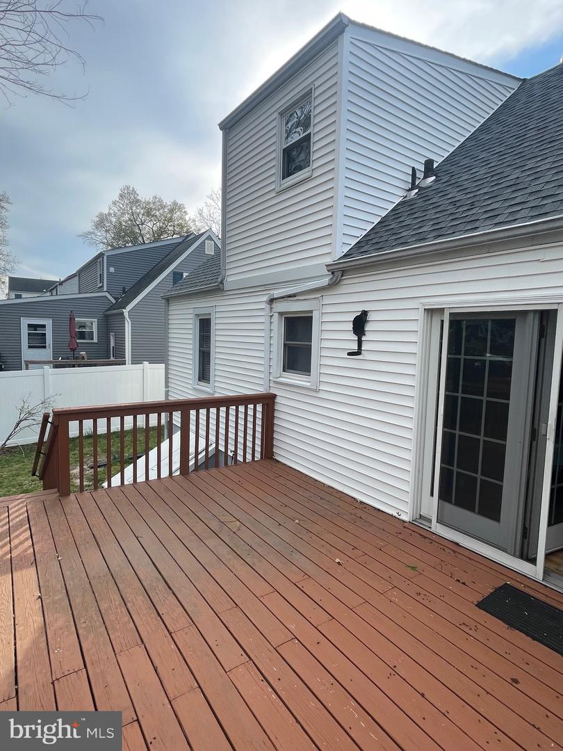 423 Sutherland Rd Property Photo 18