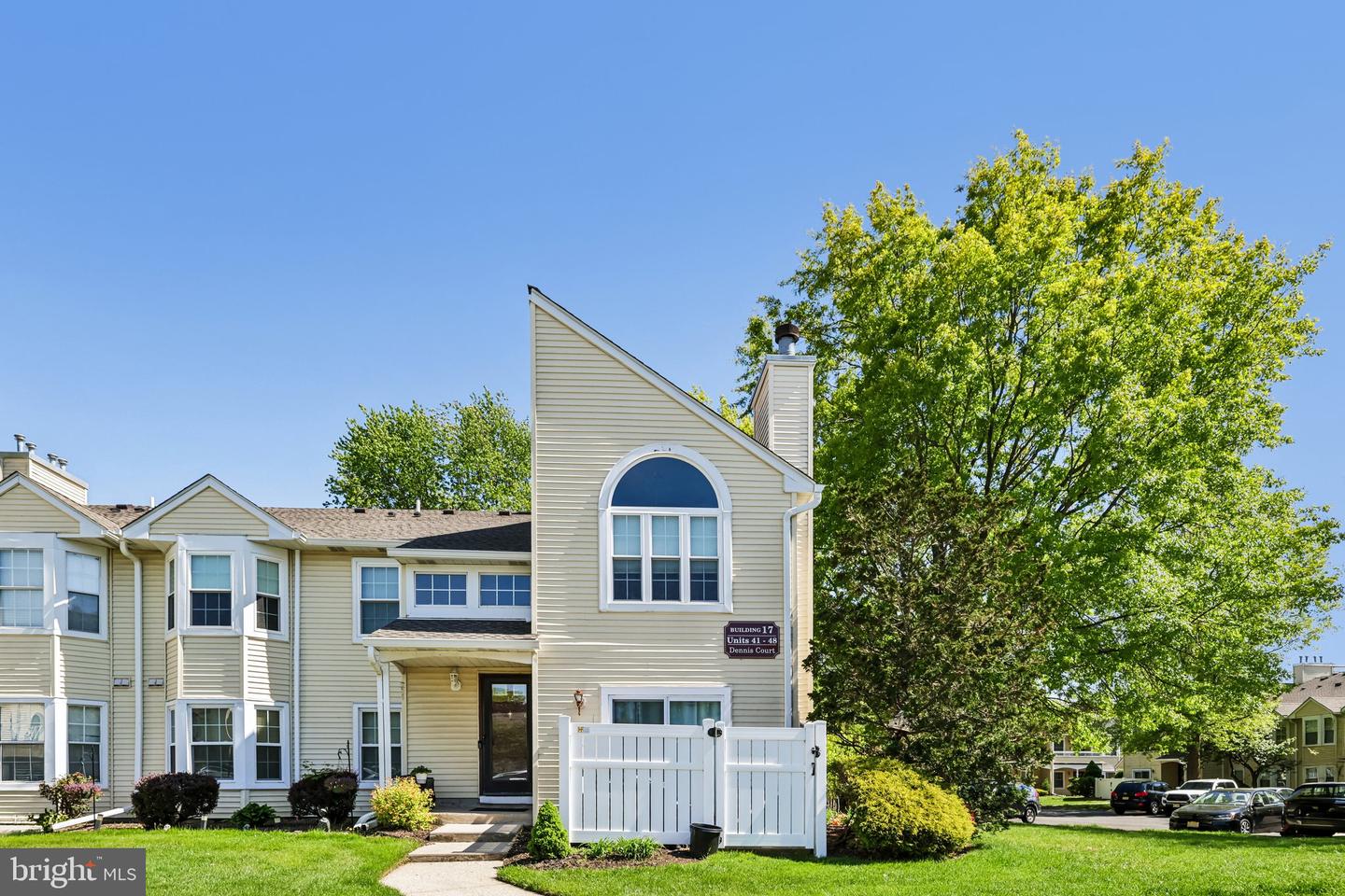 18 DENNIS CT
