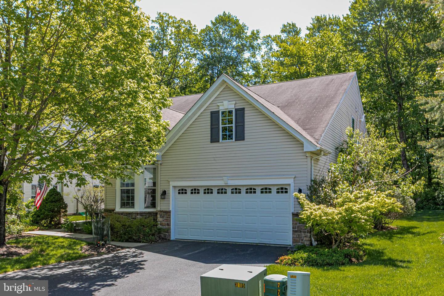 47 Lexington Dr Property Photo 1