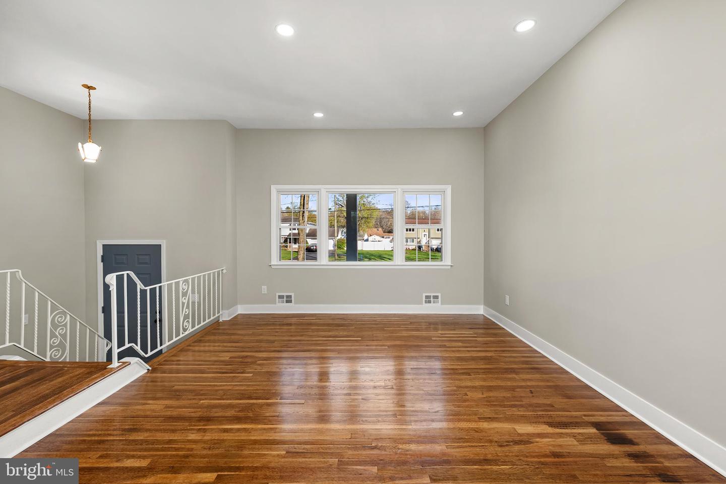 641 Ydv-ham Square Property Photo 8