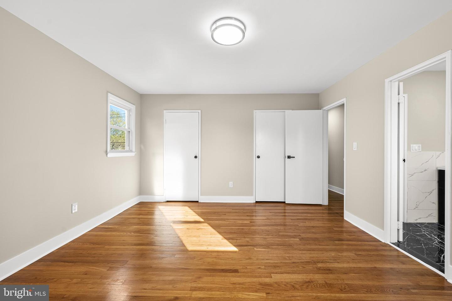 641 Ydv-ham Square Property Photo 14