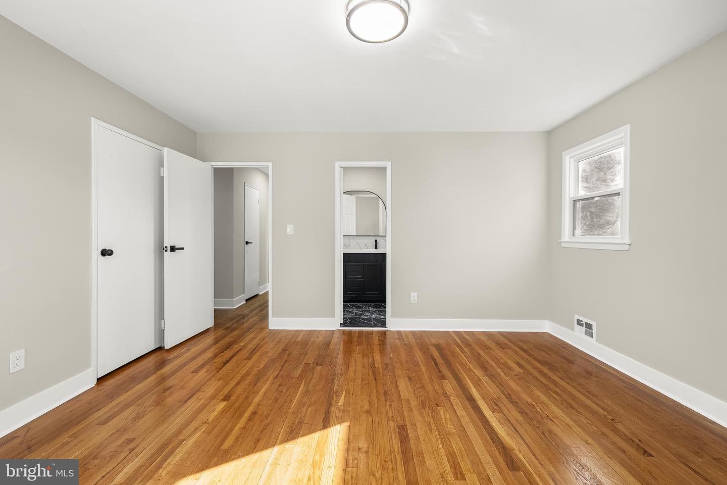 641 Ydv-ham Square Property Photo 15