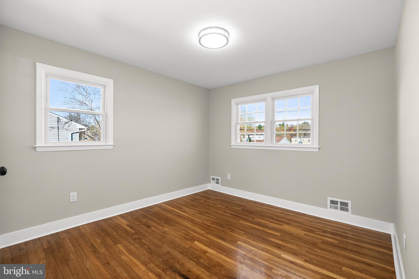 641 Ydv-ham Square Property Photo 18