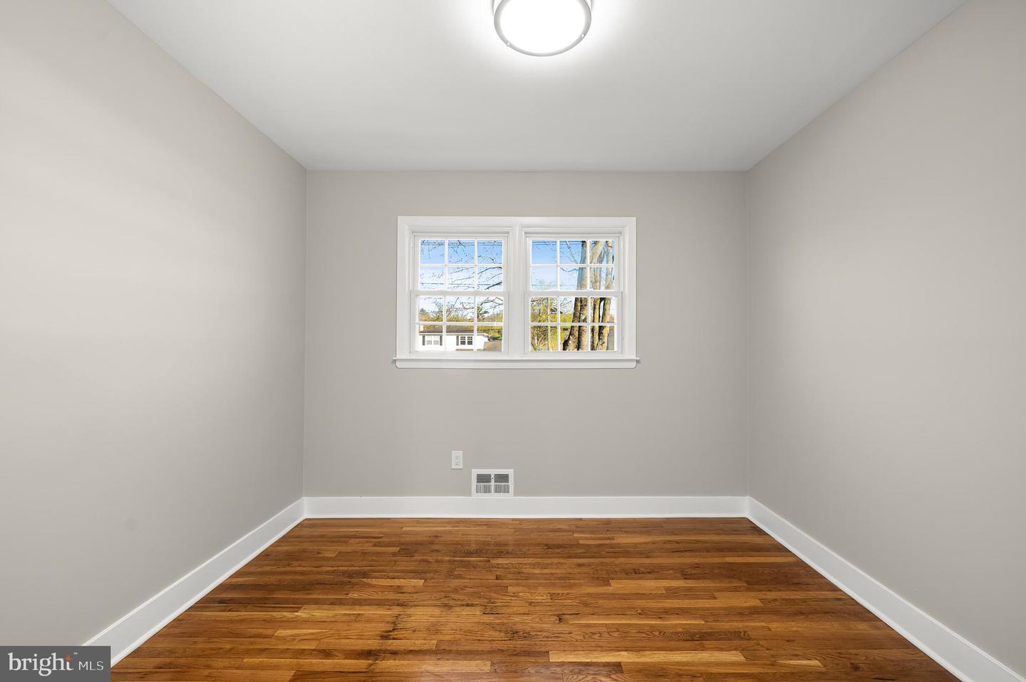 641 Ydv-ham Square Property Photo 20