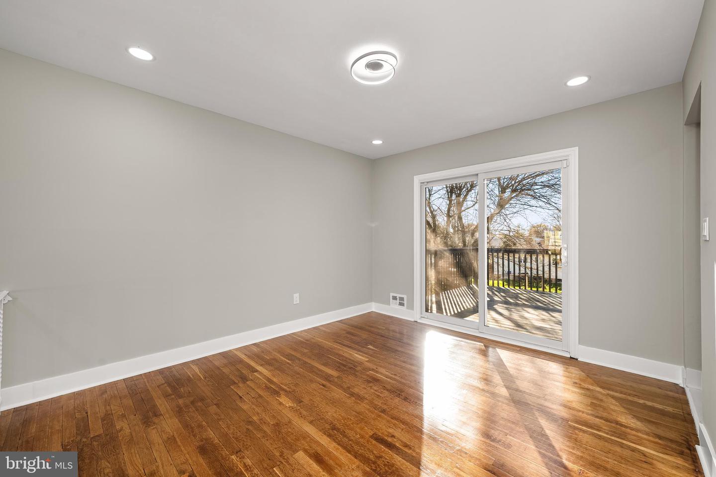 641 Ydv-ham Square Property Photo 22
