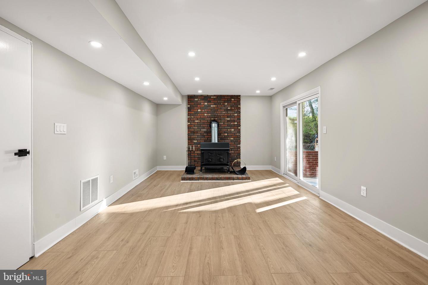 641 Ydv-ham Square Property Photo 23