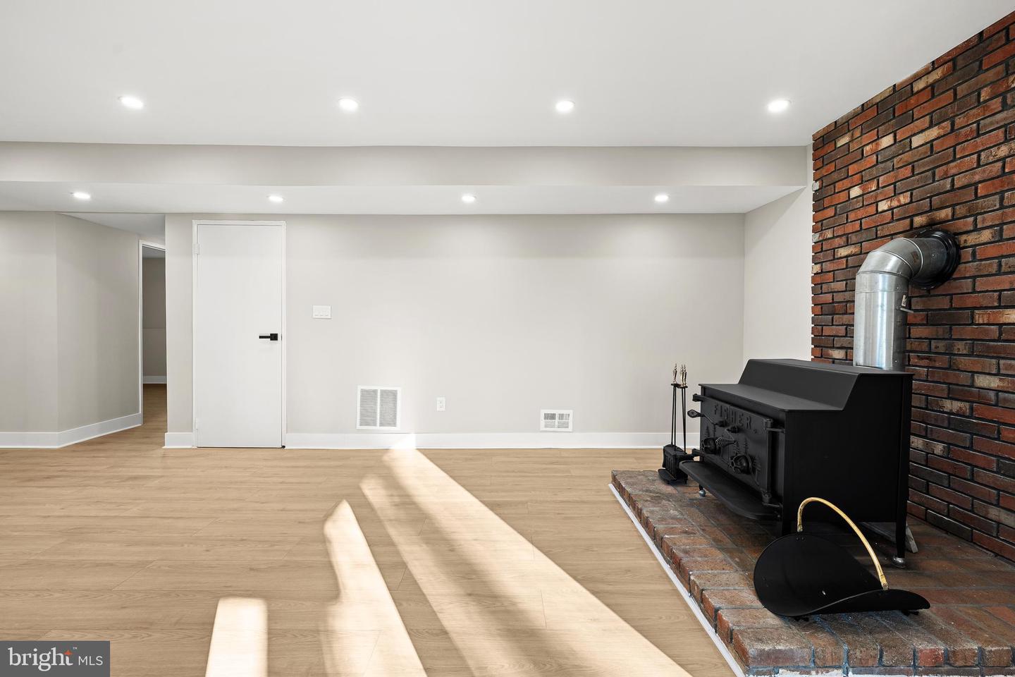 641 Ydv-ham Square Property Photo 24