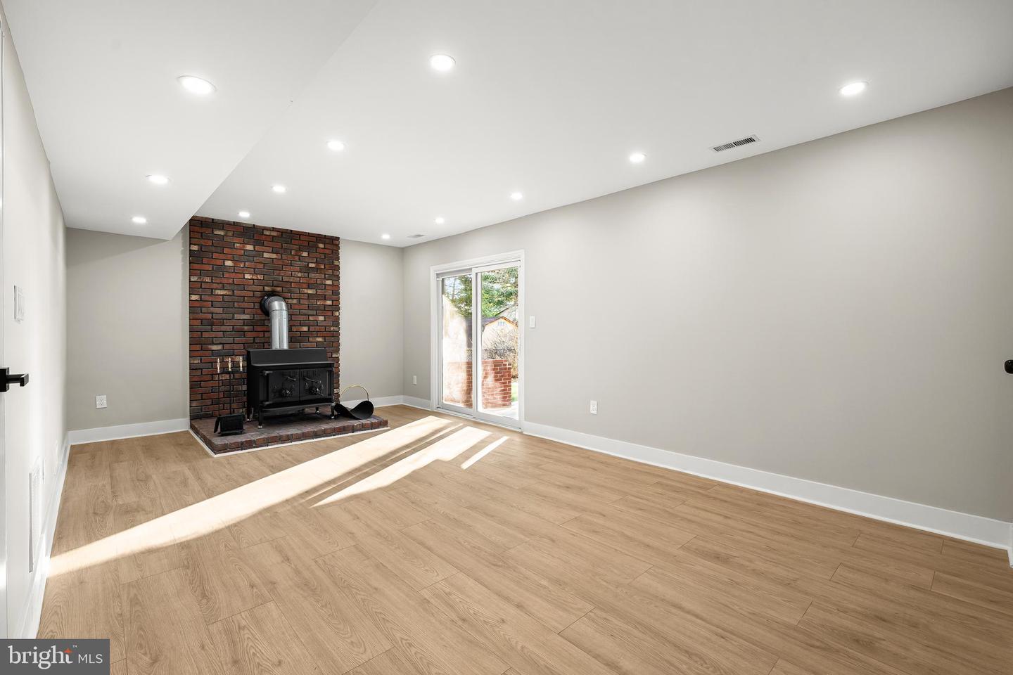 641 Ydv-ham Square Property Photo 25