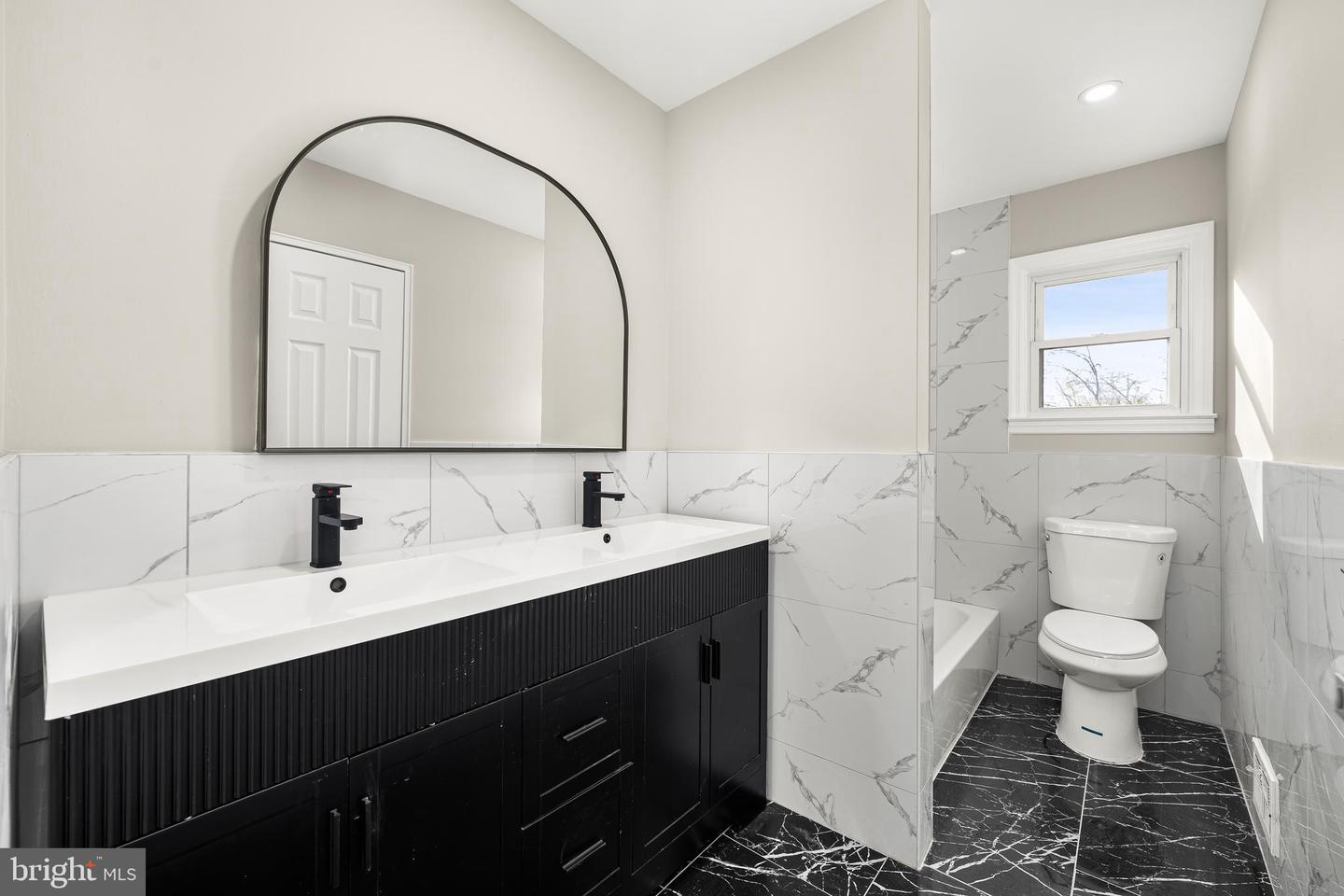 641 Ydv-ham Square Property Photo 32