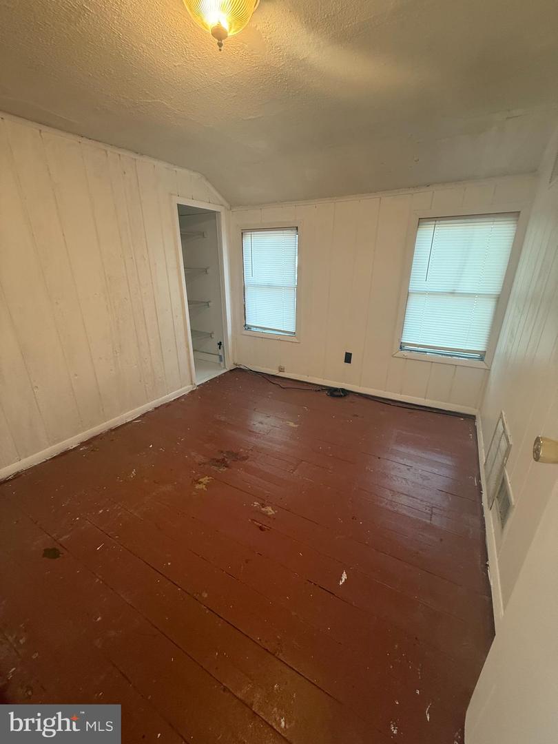 165 John Street Property Photo 4
