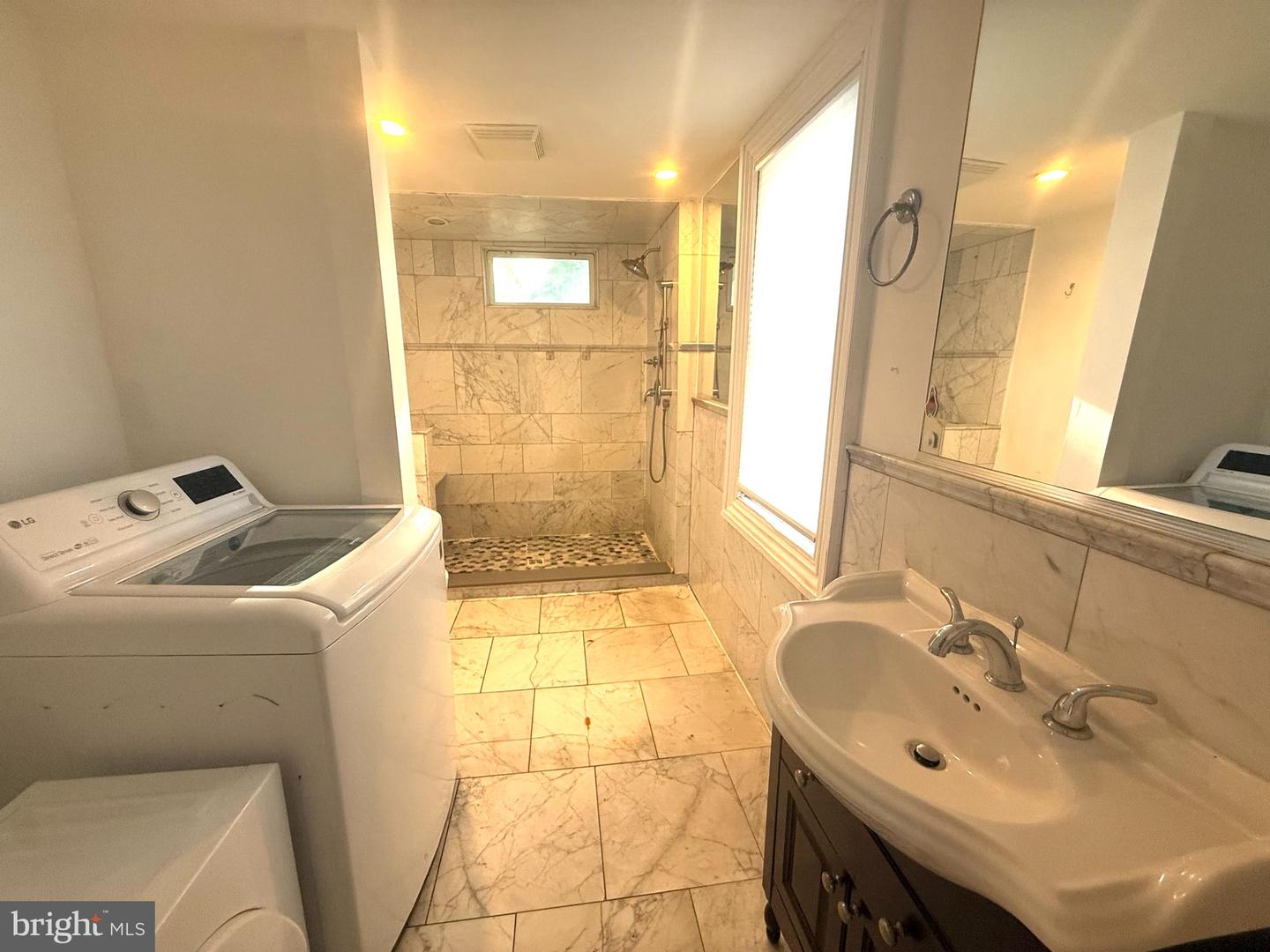 165 John Street Property Photo 6