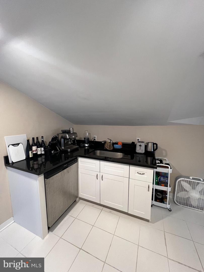 39--43 Witherspoon St #c Property Photo 3