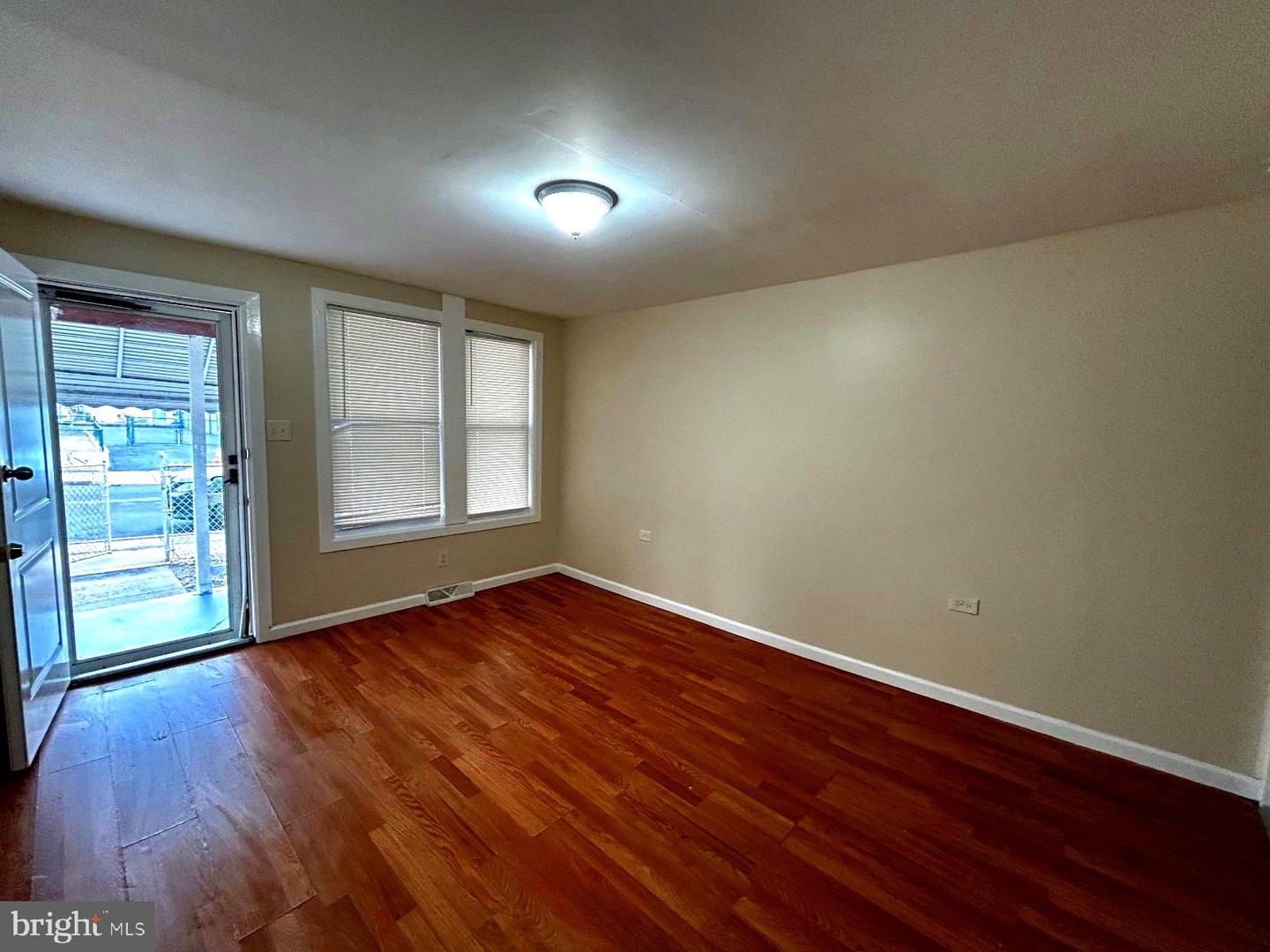 7 Race St Property Photo 2