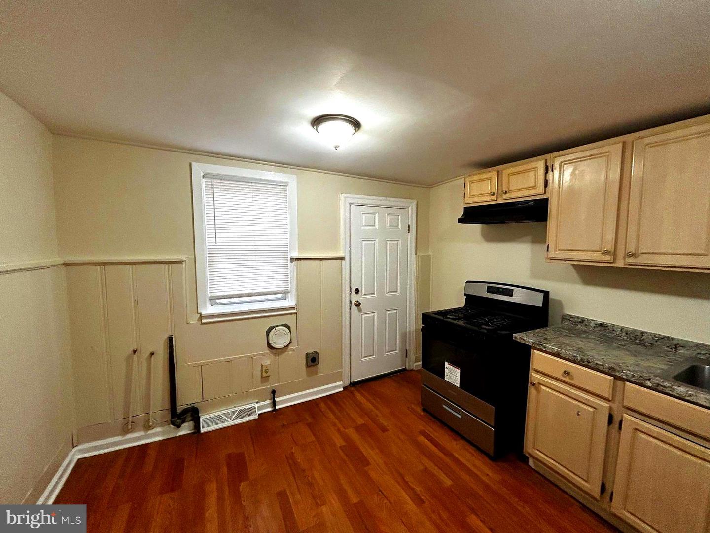 7 Race St Property Photo 4