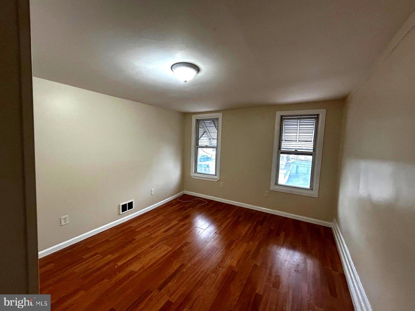 7 Race St Property Photo 6