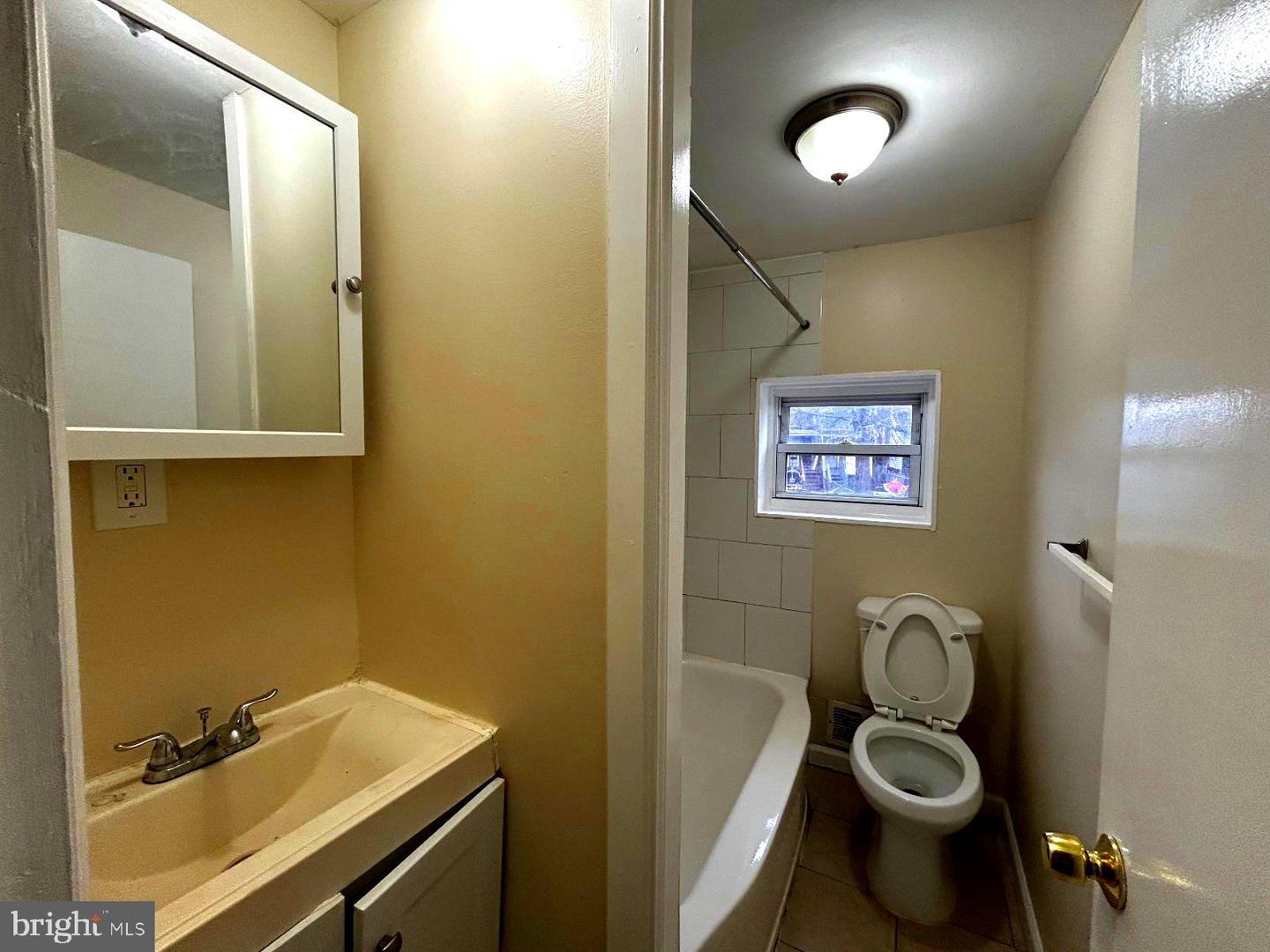 7 Race St Property Photo 8
