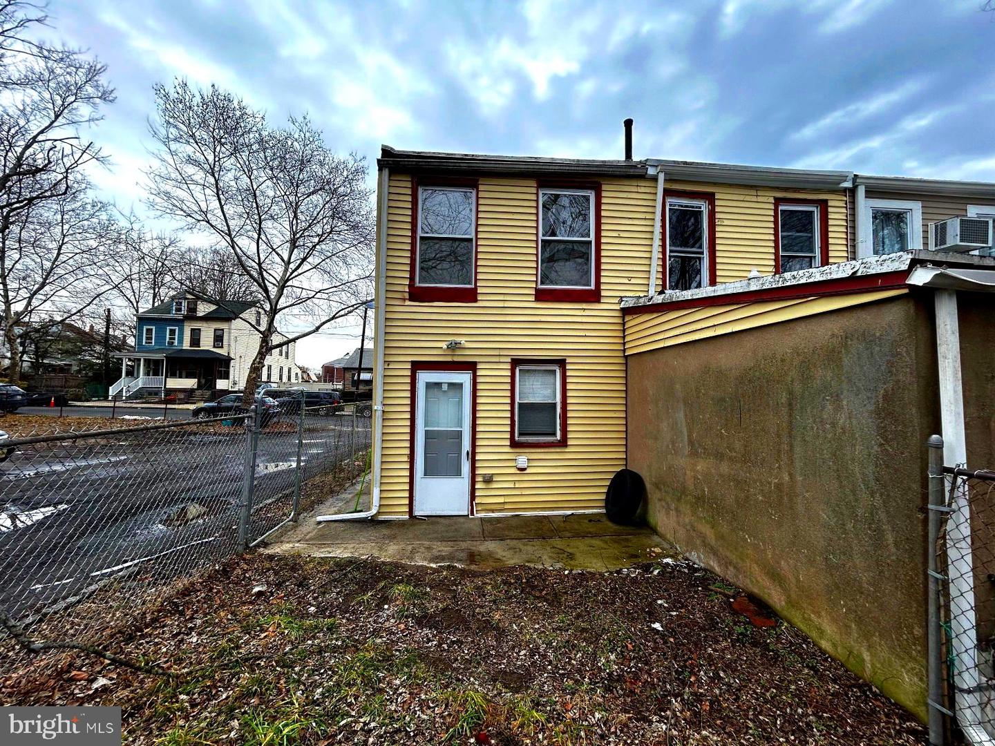 7 Race St Property Photo 10