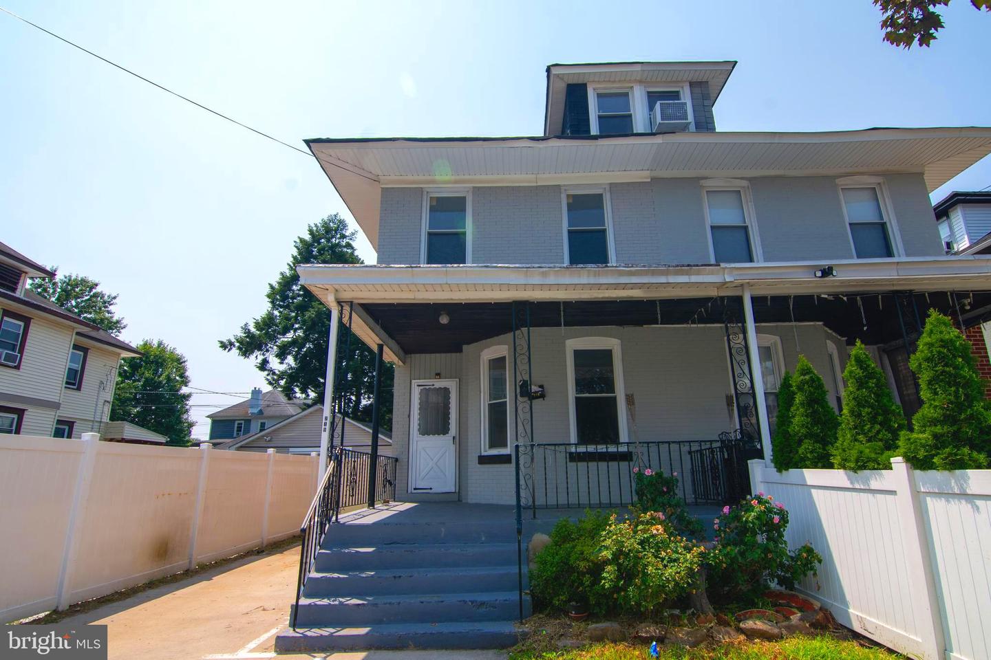 219 PARK LN Property Photo 1
