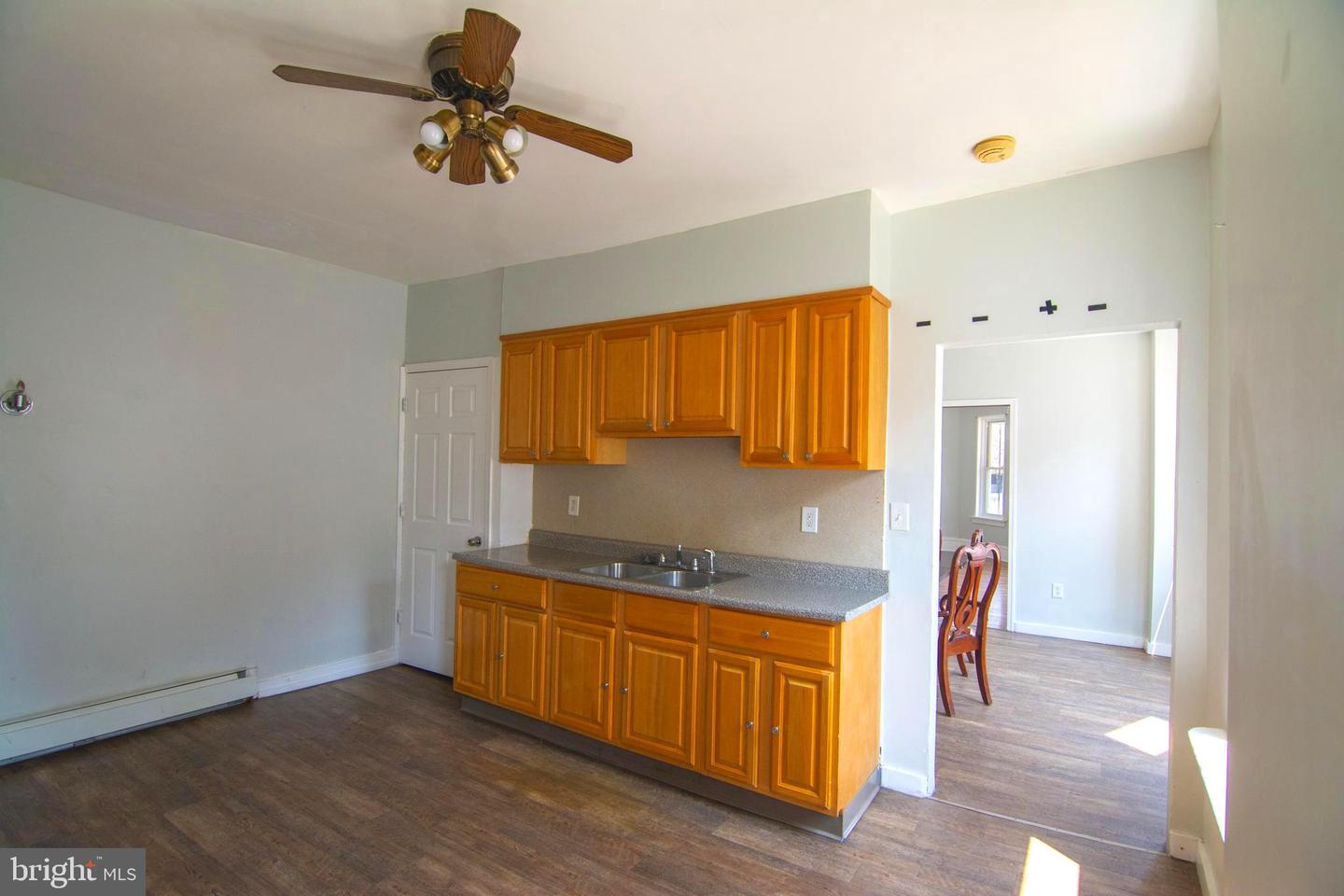 219 Park Ln Property Photo 5