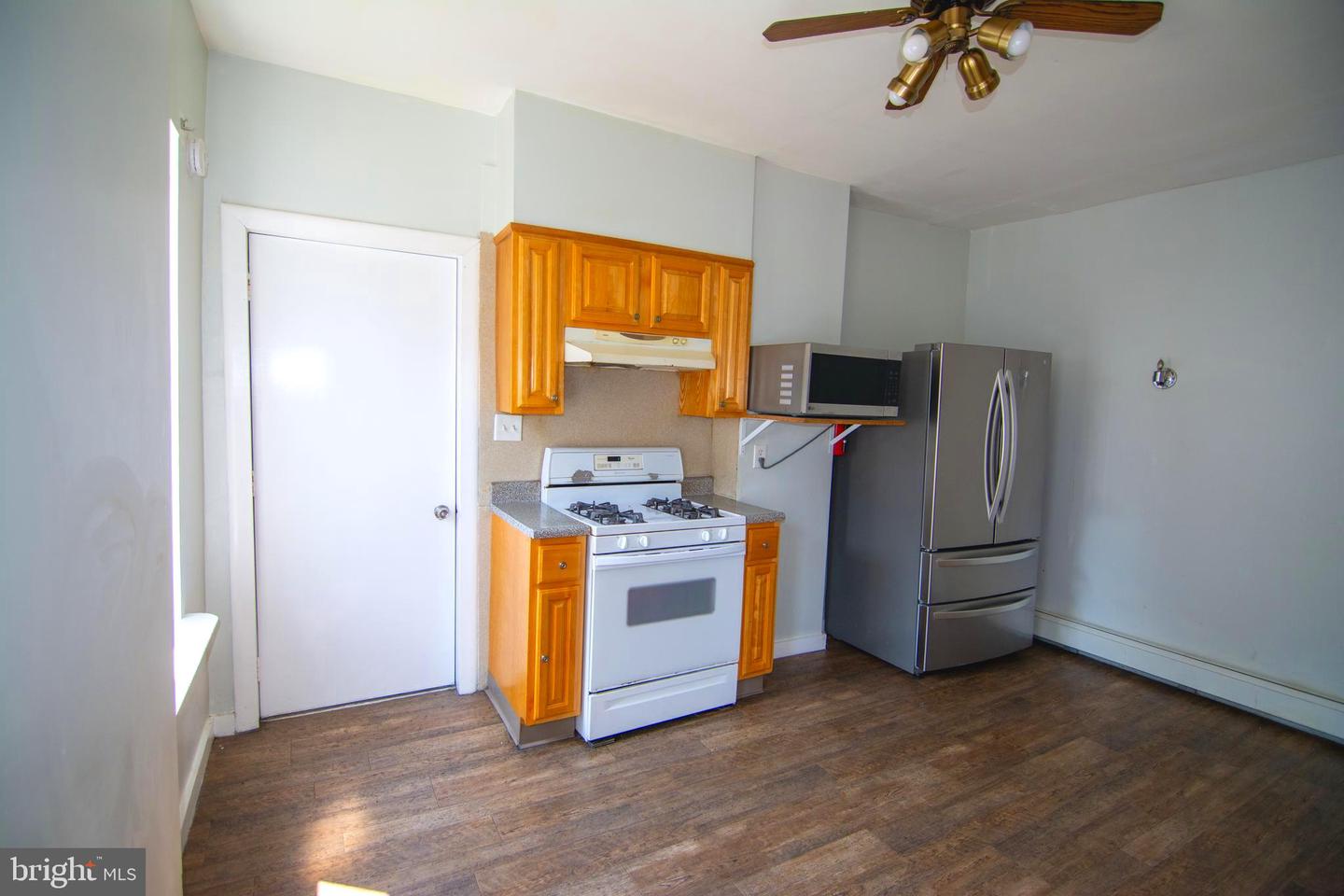 219 Park Ln Property Photo 6